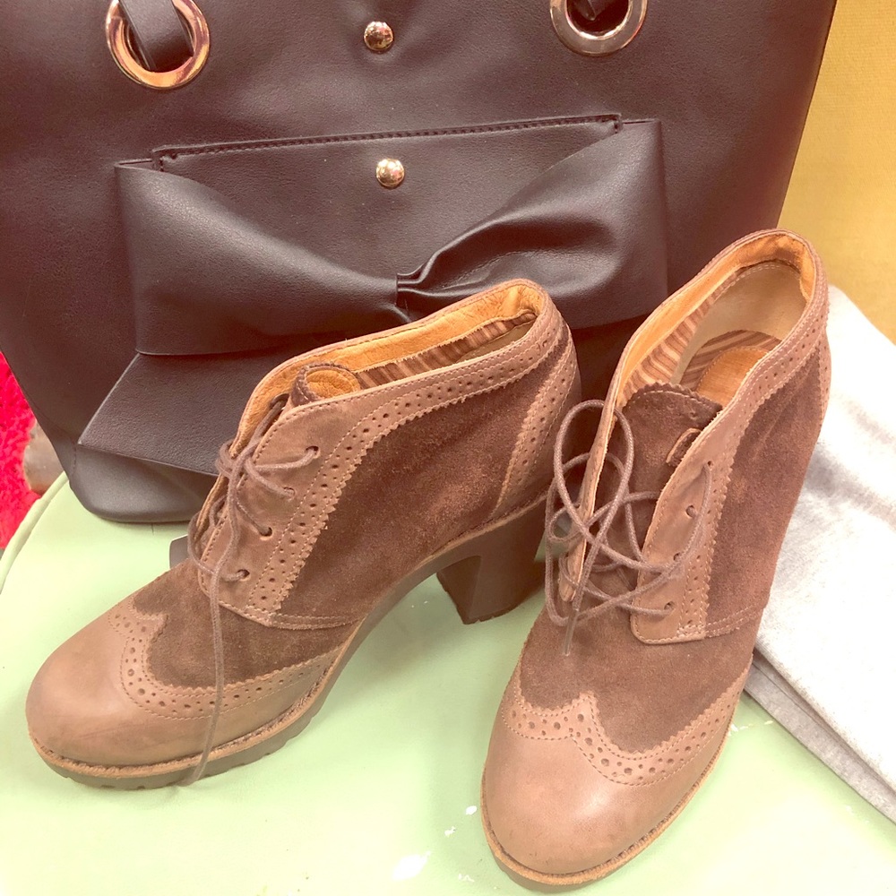 Speedy ankle boots